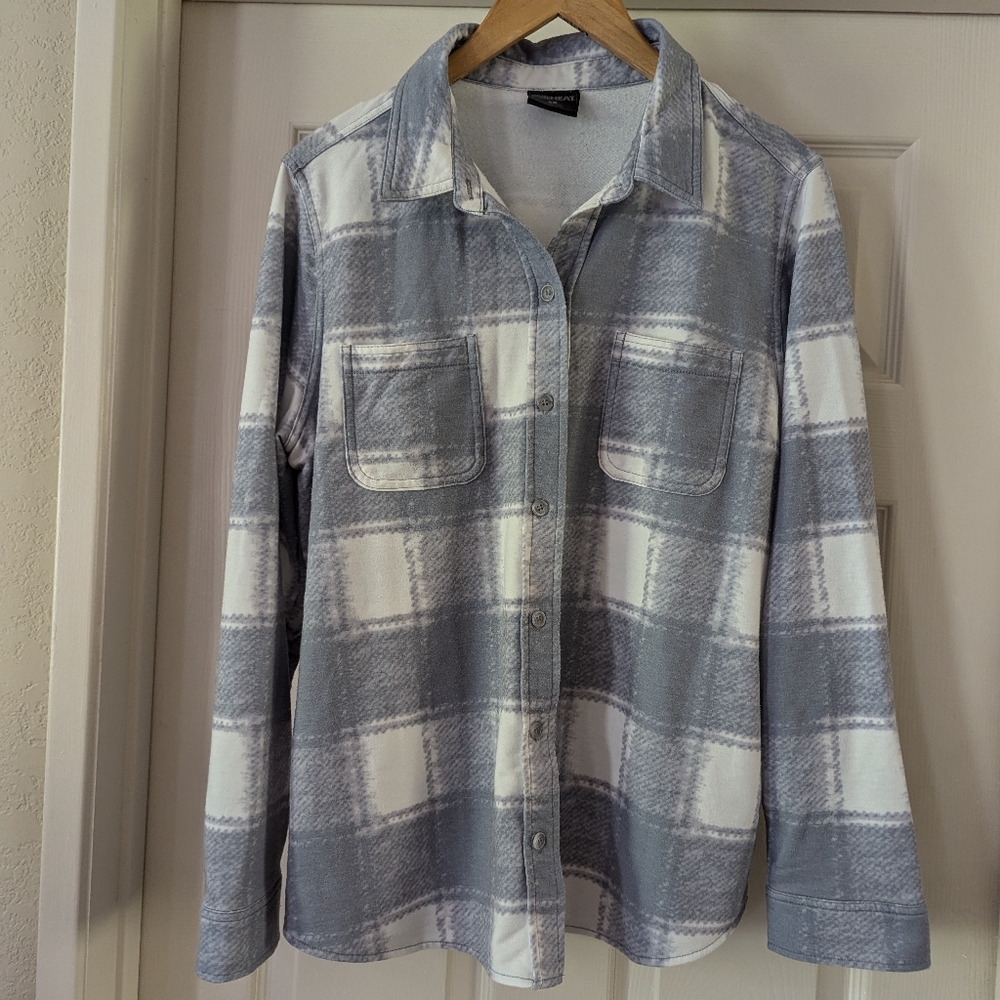 Women's Button Up Grey And White Collard Soft Top Size Large 32° Heat